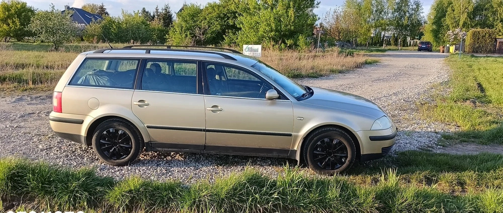 Volkswagen Passat cena 6900 przebieg: 314164, rok produkcji 2003 z Poznań małe 254